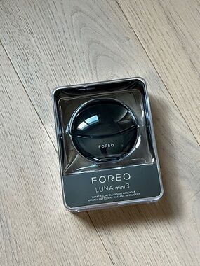 FOREO LUNA mini 3 Facial Cleansing Massager - Black